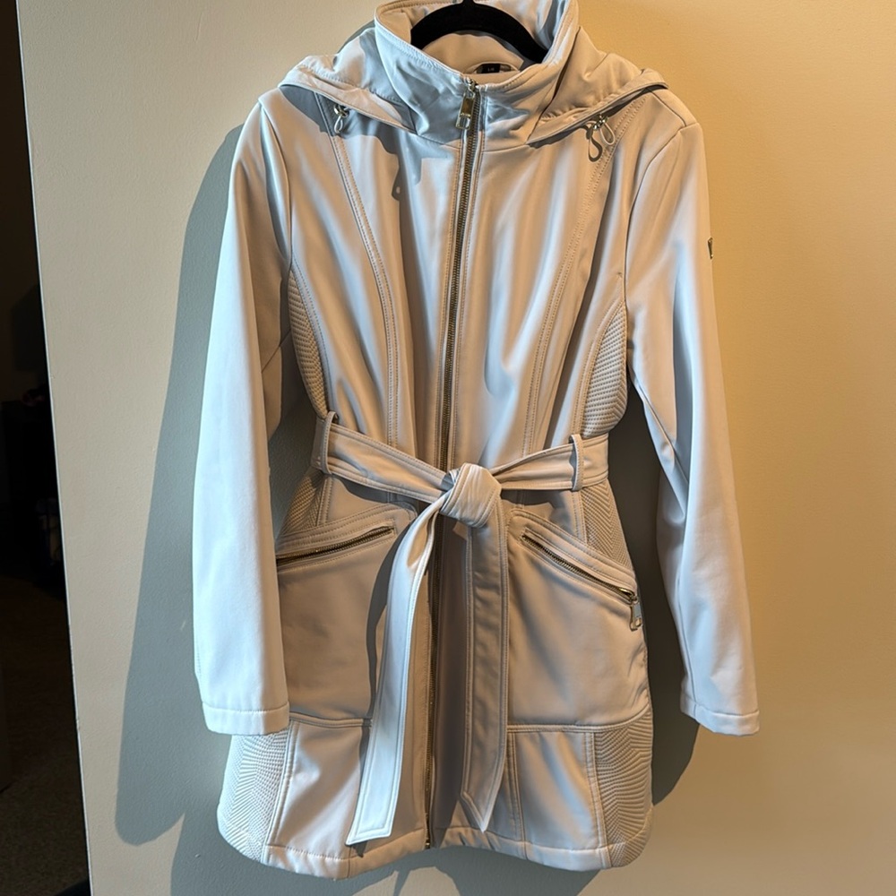 WOMENS GUESS WINTER JACKET SIZE LARGE LIGHT STONE COLOR